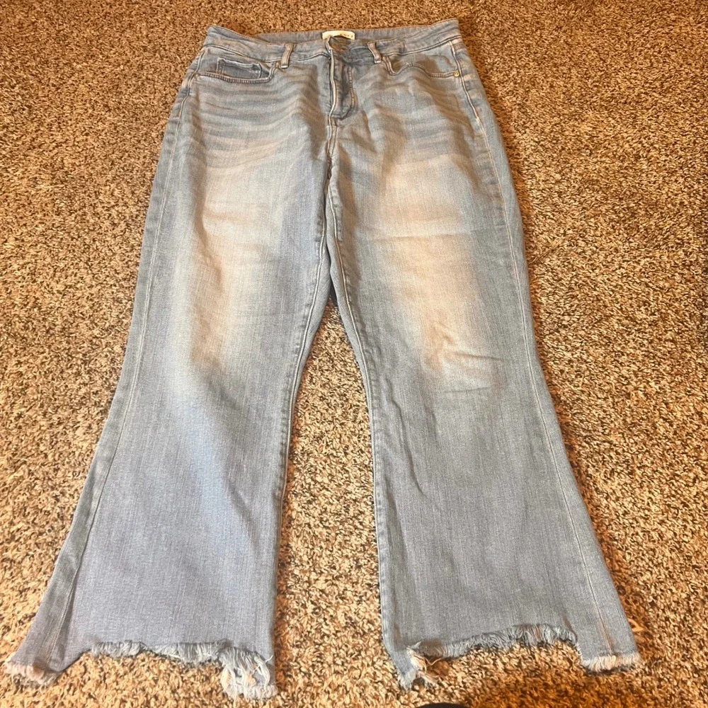 LOFT The Curvy Kick Crop‎ Jeans Light Wash Frayed Hem Size 10